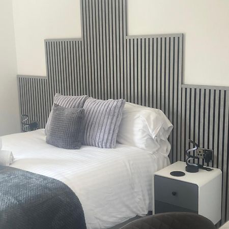 Alpine Lodge Guest House ลานเบอริส ภายนอก รูปภาพ